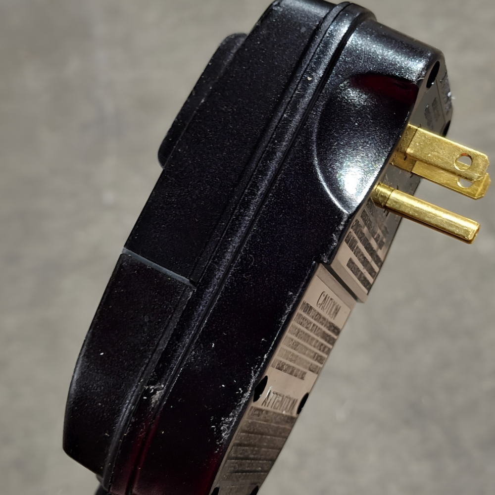 10-plug-and-play-close-up-of-plug-0H 1.1
