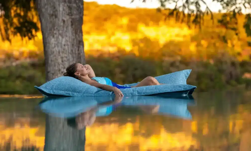 Ledge-Carousel-Images_0000_Laze-Pillow 1.0